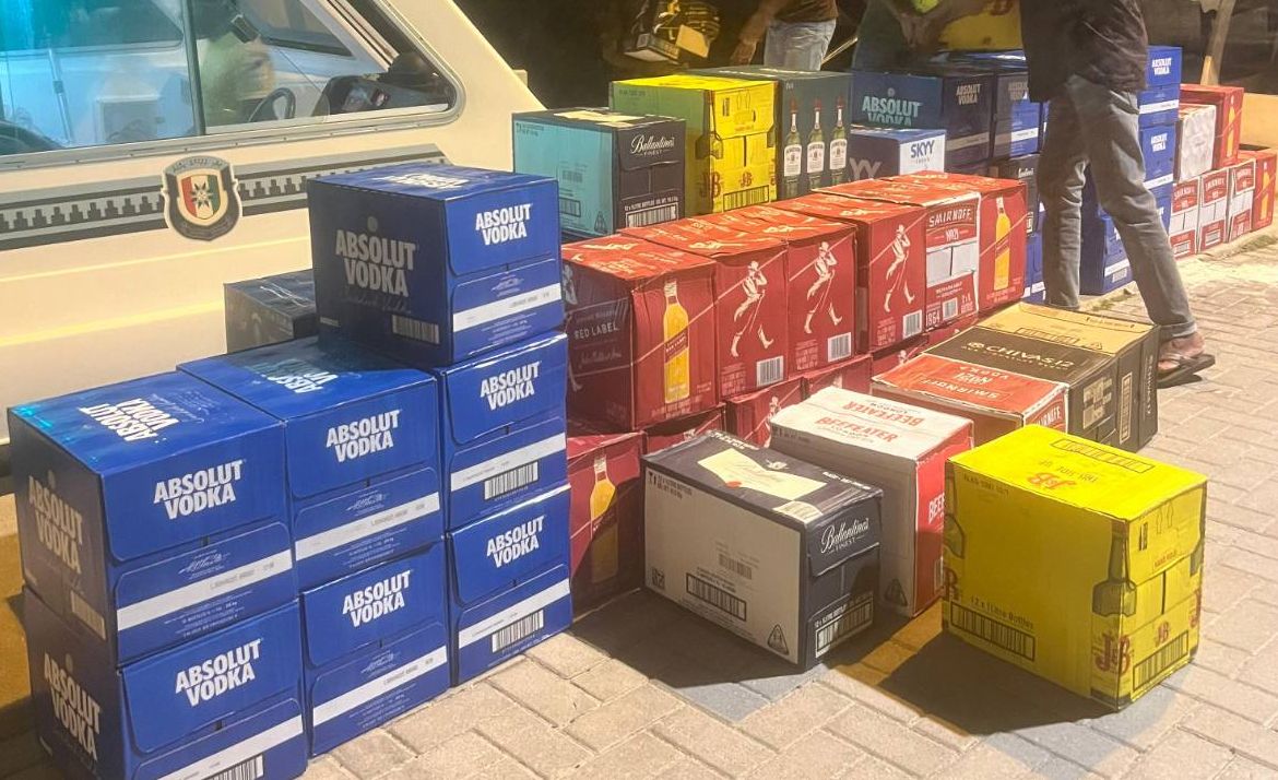 ރިސޯޓަކަށް ގެންދިޔަ ގިނައަދަދެއްގެ ބަނގުރާ، ކަނޑުމަތިން ވަގަށް އެހެން އުޅަނދަކަށް އަރުވަނިކޮށް ފުލުހުން އަތުލައިގެންފި